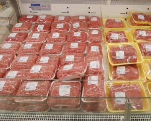 A customer visits the meat department of an Auchan hypermarket in Moscow, January 15, 2015. Russia's Federal Service for Veterinary and Phytosanitary Surveillance is considering the proposals of the European Commission to resume deliveries of potatoes and meat specialties from the EU to Russia after the abolition of the Russian food embargo, according to local media. Picture taken January 15, 2015. REUTERS/Maxim Zmeyev (RUSSIA - Tags: BUSINESS FOOD) - RTR4LQVV