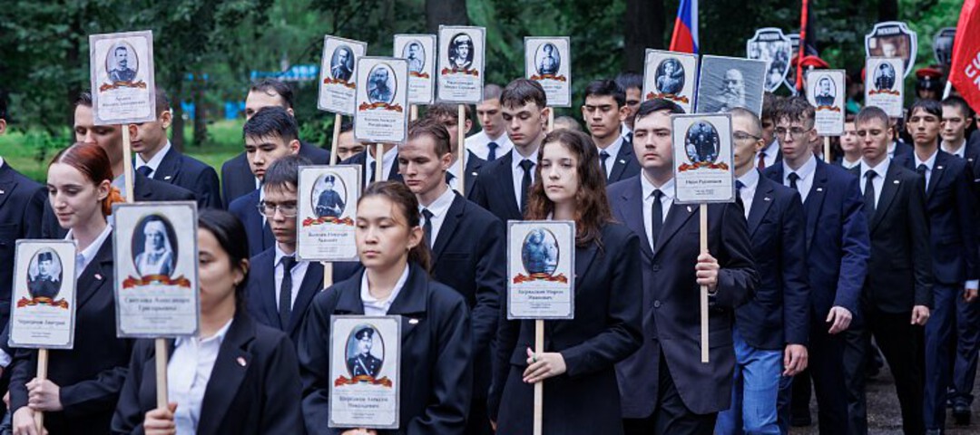 Вадим Лобов и студенты "Синергии" почтили память павших в Первую мировую войну